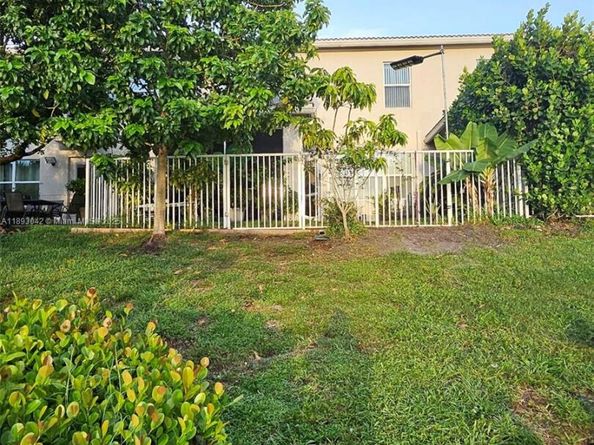 1422 Silk Oak Dr, Hollywood FL 33021