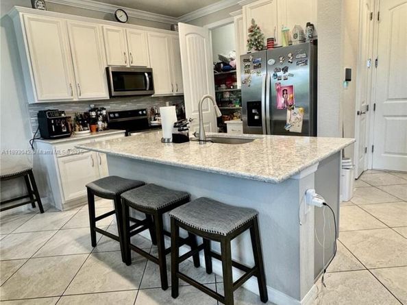 1422 Silk Oak Dr, Hollywood FL 33021