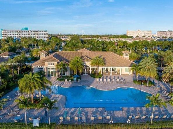 1422 Silk Oak Dr, Hollywood FL 33021