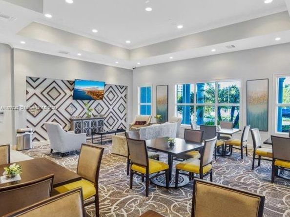 1422 Silk Oak Dr, Hollywood FL 33021
