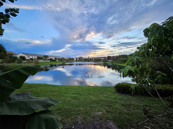 1422 Silk Oak Dr, Hollywood FL 33021