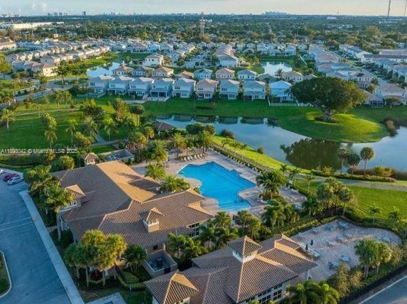 1422 Silk Oak Dr, Hollywood FL 33021