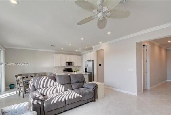 1422 Silk Oak Dr, Hollywood FL 33021