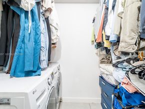 469 N Pine Island Rd B302, Plantation FL 33324