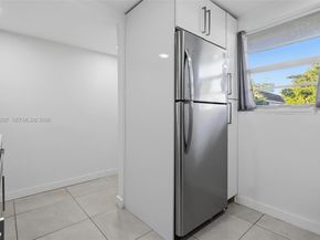 469 N Pine Island Rd B302, Plantation FL 33324