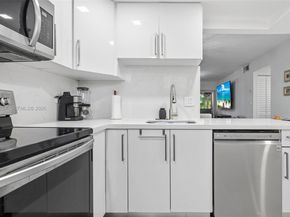 469 N Pine Island Rd B302, Plantation FL 33324