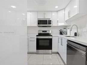 469 N Pine Island Rd B302, Plantation FL 33324