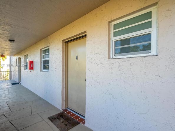 469 N Pine Island Rd B302, Plantation FL 33324