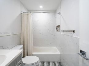 469 N Pine Island Rd B302, Plantation FL 33324