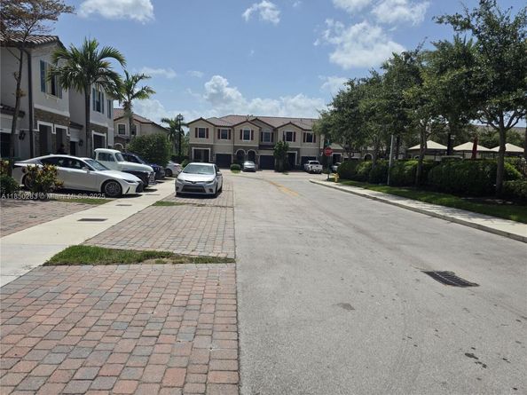 15072 SW 117th Ter, Miami FL 33196
