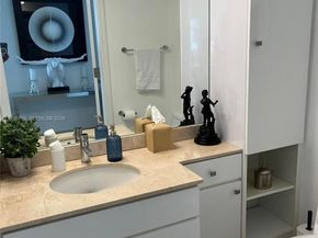808 Brickell Key Dr 2002, Miami FL 33131
