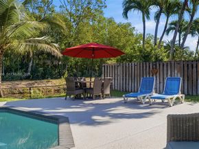 10781 NW 18th Dr, Plantation FL 33322
