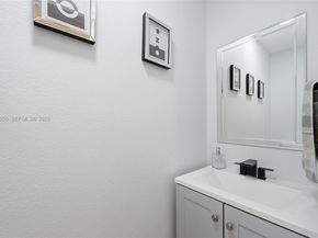 10781 NW 18th Dr, Plantation FL 33322