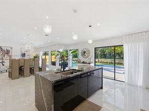 10781 NW 18th Dr, Plantation FL 33322