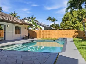 10781 NW 18th Dr, Plantation FL 33322
