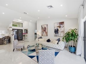 10781 NW 18th Dr, Plantation FL 33322