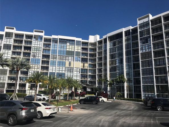 1000 Parkview Dr 627, Hallandale Beach FL 33009