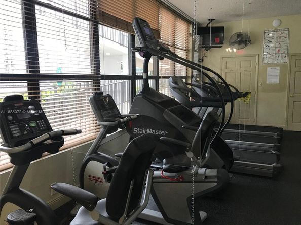1000 Parkview Dr 627, Hallandale Beach FL 33009