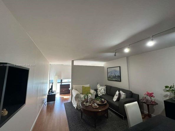 1000 Parkview Dr 627, Hallandale Beach FL 33009