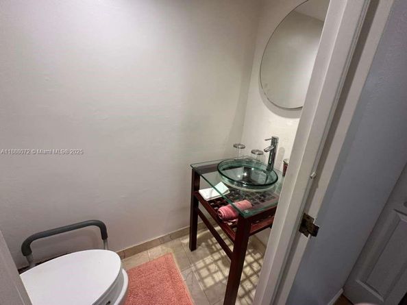 1000 Parkview Dr 627, Hallandale Beach FL 33009