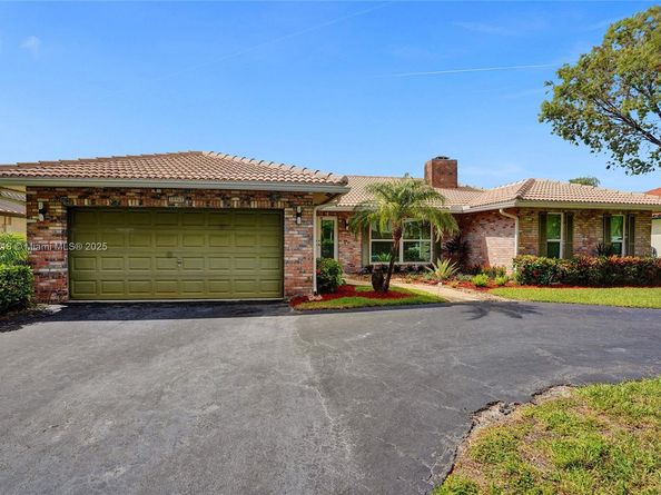 10967 NW 12th Dr, Coral Springs FL 33071