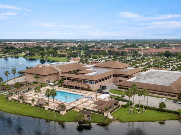 12500 SW 6th St 307N, Pembroke Pines FL 33027