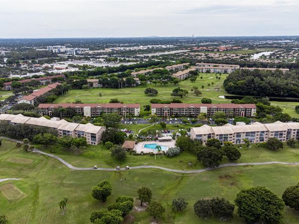 12500 SW 6th St 307N, Pembroke Pines FL 33027