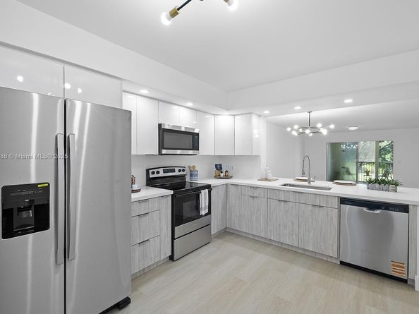 12500 SW 6th St 307N, Pembroke Pines FL 33027