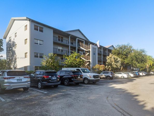 12500 SW 6th St 307N, Pembroke Pines FL 33027