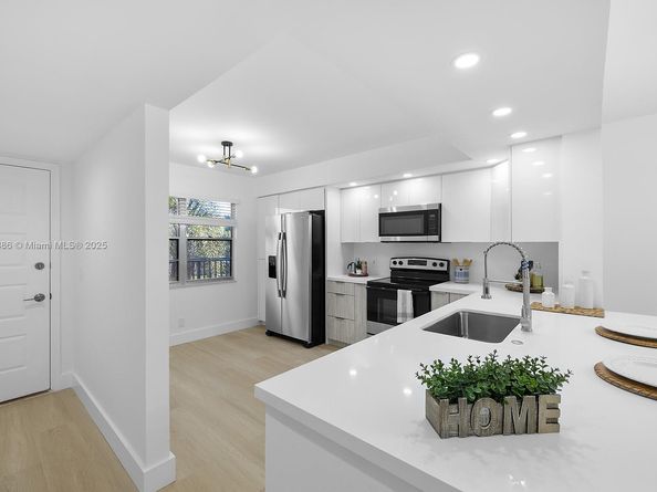 12500 SW 6th St 307N, Pembroke Pines FL 33027
