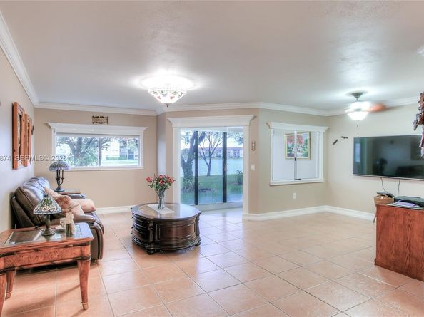 901 SW 141st Ave 102M, Pembroke Pines FL 33027