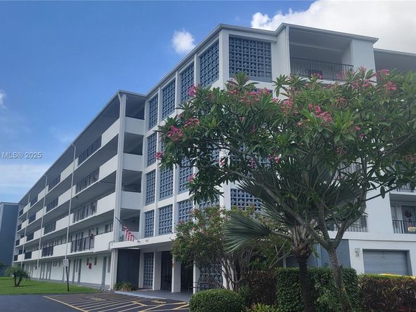 950 Hillcrest Dr 302, Hollywood FL 33021
