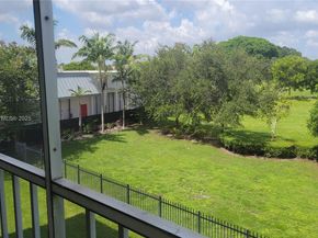 950 Hillcrest Dr 302, Hollywood FL 33021