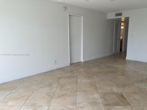 950 Hillcrest Dr 302, Hollywood FL 33021