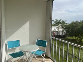 950 Hillcrest Dr 302, Hollywood FL 33021