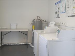 950 Hillcrest Dr 302, Hollywood FL 33021
