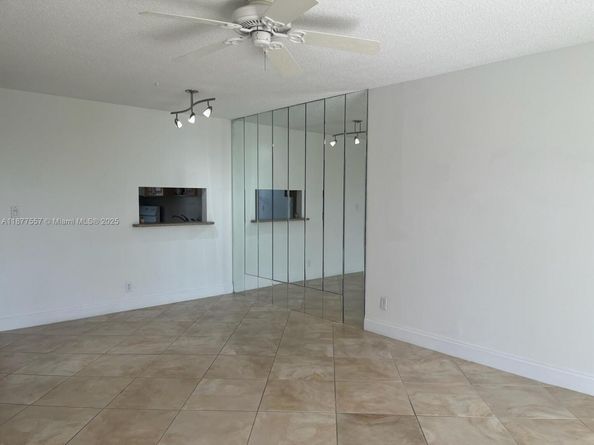 950 Hillcrest Dr 302, Hollywood FL 33021
