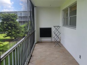 950 Hillcrest Dr 302, Hollywood FL 33021