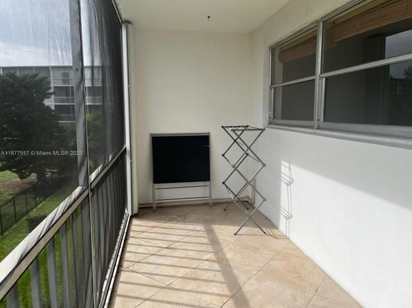 950 Hillcrest Dr 302, Hollywood FL 33021