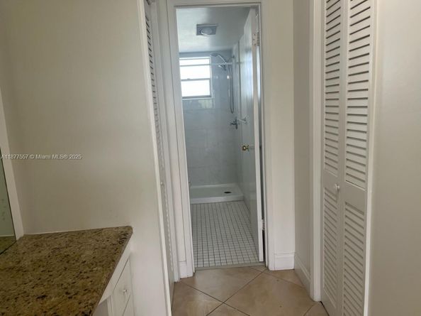 950 Hillcrest Dr 302, Hollywood FL 33021