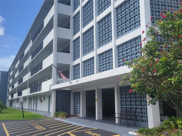 950 Hillcrest Dr 302, Hollywood FL 33021