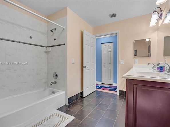 11331 NW 64th Ter, Doral FL 33178