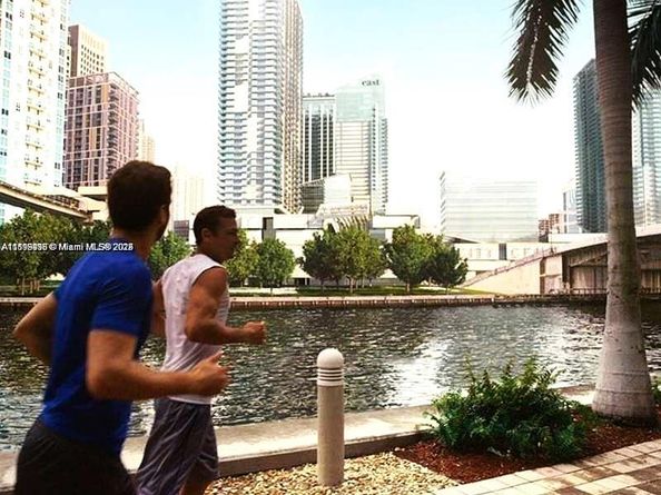 999 SW 1st Ave 2115, Miami FL 33130