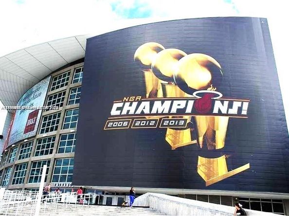 999 SW 1st Ave 2115, Miami FL 33130