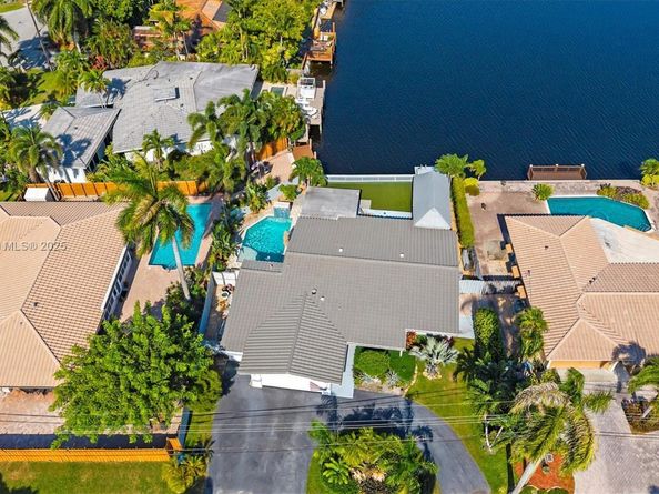 4260 NE 16th Ter, Oakland Park FL 33334