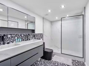 545 NW 52nd St, Miami FL 33127