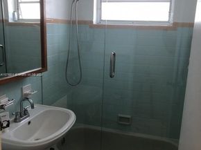 4720 Pine Tree Dr 17, Miami Beach FL 33140