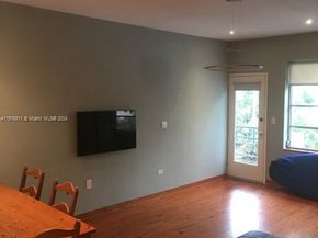 4720 Pine Tree Dr 17, Miami Beach FL 33140