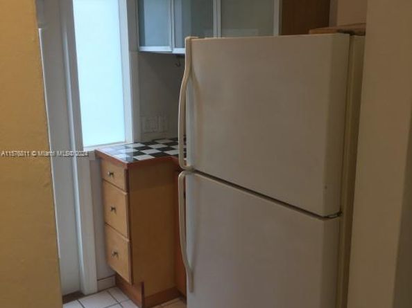 4720 Pine Tree Dr 17, Miami Beach FL 33140