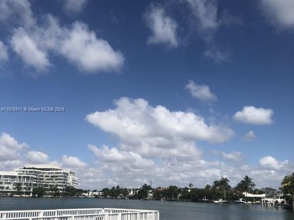 4720 Pine Tree Dr 17, Miami Beach FL 33140